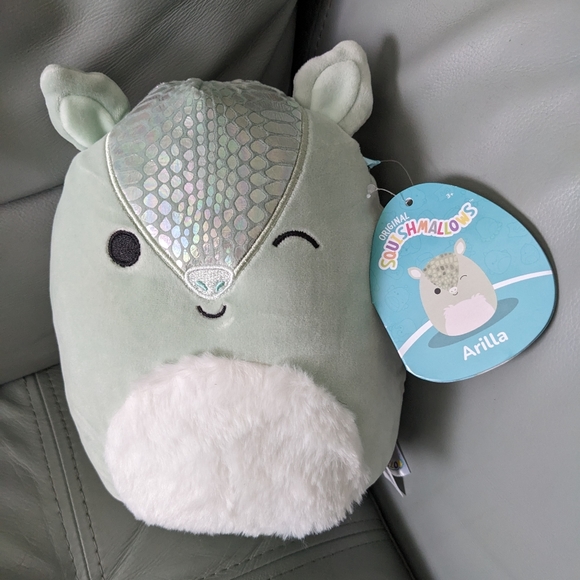 Kellytoy Other - Squishmallow 7' "Arilla" the Armadillo